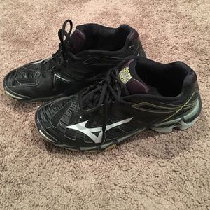 Mizuno volleyball shoes